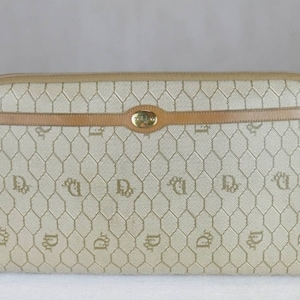 Sac monogramme en nid d’abeille Christian Dior des années 1980
