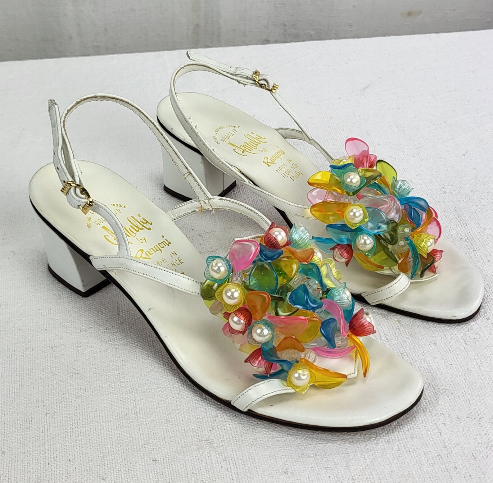 1960s VINT Amalfi by Rangoni White Leather Sandals SZ 7C Lucite Flowers ...