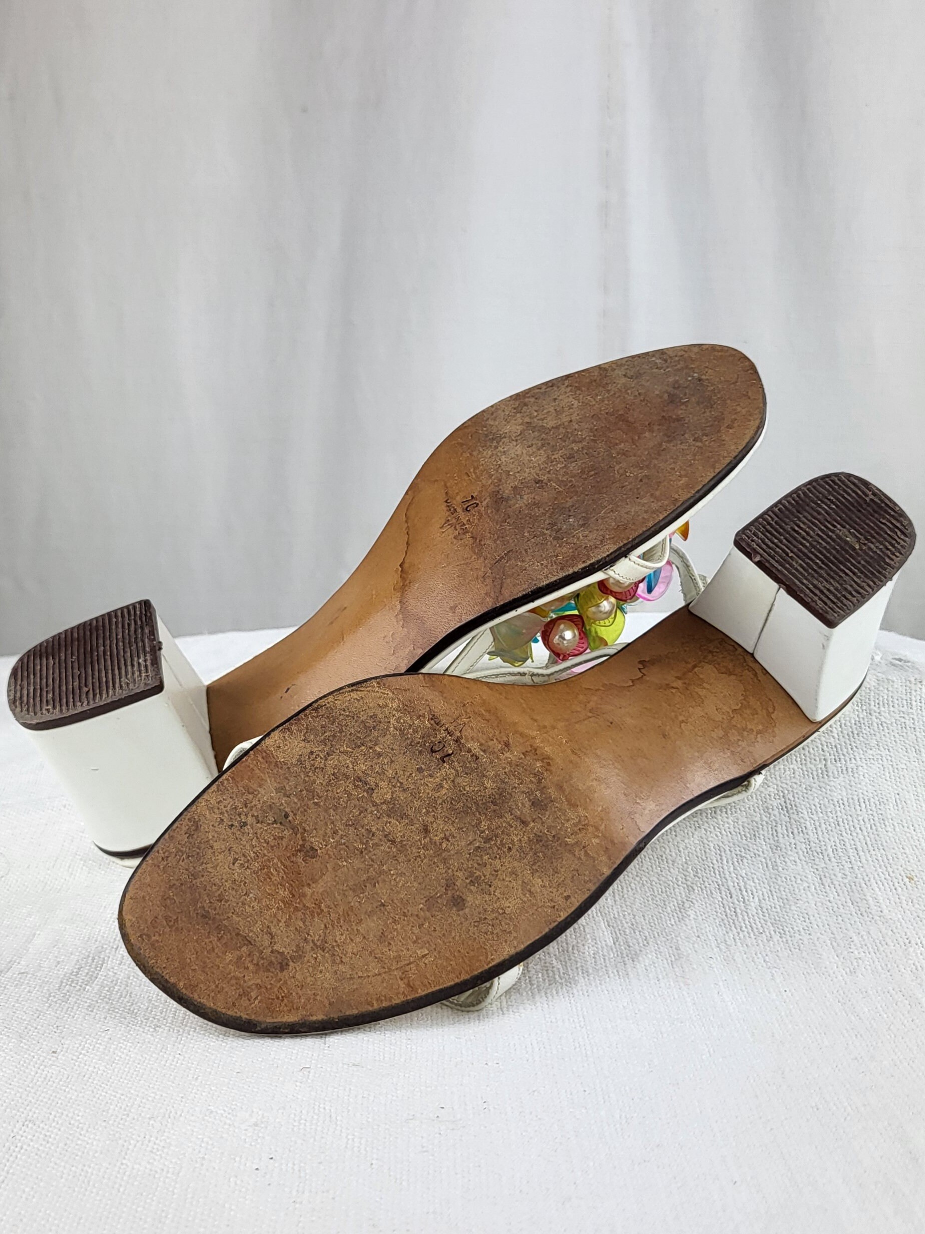 1960s VINT Amalfi by Rangoni White Leather Sandals SZ 7C Lucite Flowers ...