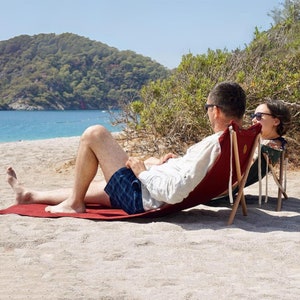 Red Adult Sun Lounger and Towel - Picnic Lounger with Backrest - Foldable and Portable Lightweight Fabric Sun Chair