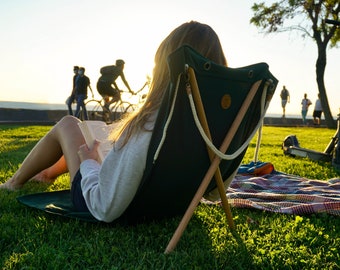 Green Sun Lounger with Backrest - Lightweight Camping Chair - Adult Folding Picnic and Summer Chair - Seaside Towel to sunbathe