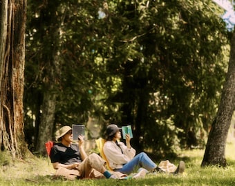 Rote Sonnenliege für Erwachsene mit Handtuch - Picknickliege mit Rückenlehne - faltbarer und tragbarer Sonnenstuhl aus leichtem Stoff