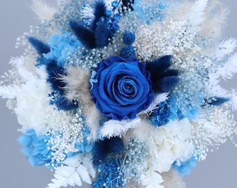 Small bridal bouquet/registry office bouquet made of dried flowers in shades of blue, cream and white with stabilized roses
