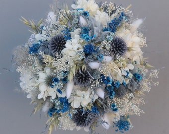 Wiesenblumen- Brautstrauß aus Trockenblumen in Blautönen, Creme und Weiß
