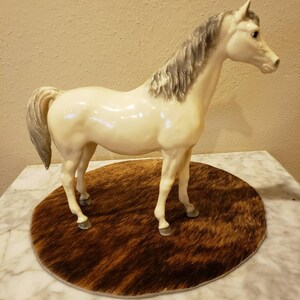 Arabian Mare "Pride" Glossy Alabaster Model #8 Vintage Traditional rare Breyer Horse free shipping TripleJsOddities