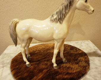 Arabian Mare "Pride" Glossy Alabaster Model #8 Vintage Traditional rare Breyer Horse free shipping TripleJsOddities