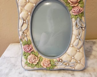 Beautiful Vintage Picture Frame Detailed design free shipping TripleJsOddities