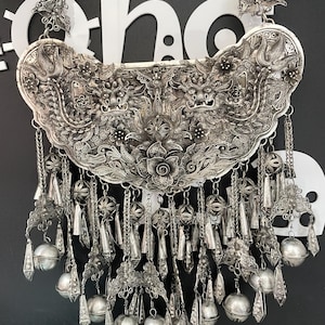 Hmong silverberlock-halsband, vintage blommig drakedesign, tröjdetektiv, Miao-silver, tribal halsband, bohemisk stil.