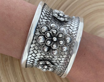Hmong Silver Bracelet,Vintage,  Floral Design,Miao Silver ,Tribal Jewelry ,Boho Style.