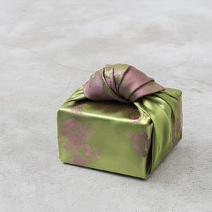 Luxury Reversible Satin Korean Bojagi -Green&Rosewood, Korean Gift Wrap, Bojagi, Wedding Gift Wrap, Fabric Gift Wrapper, Party Favors, 답례품