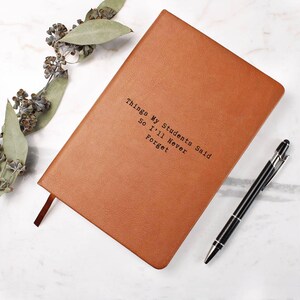 Diario para profesores: Cosas graciosas que dijeron mis alumnos. Cuaderno de cuero. Regalo de Navidad para profesores. Libro de recuerdos personalizado. AA-26-112 imagen 7