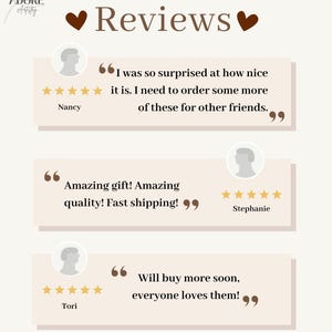 Puede incluir: Gr&aacute;fico beige con la palabra "Reviews" en marr&oacute;n, acompa&ntilde;ado de iconos de coraz&oacute;n. Los testimonios de los clientes se muestran en burbujas de di&aacute;logo, cada uno con una calificaci&oacute;n por estrellas y un nombre de cliente. La esquina superior izquierda tiene el texto "ADORE Artsty".