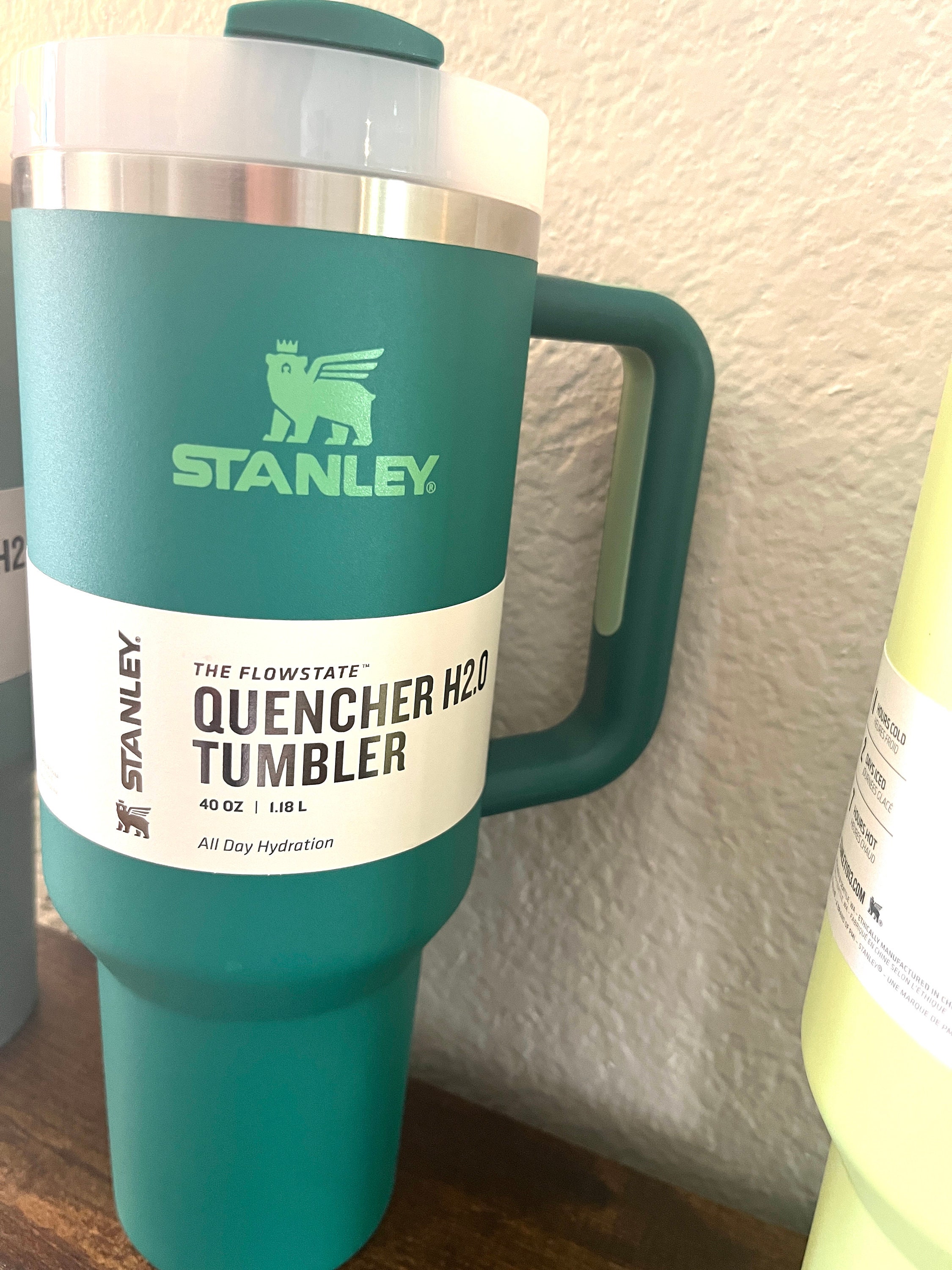 Stanley 40oz JADE NEW COLOR Tumbler Cup Quencher H20 Flowstate **SHIPS  TODAY**
