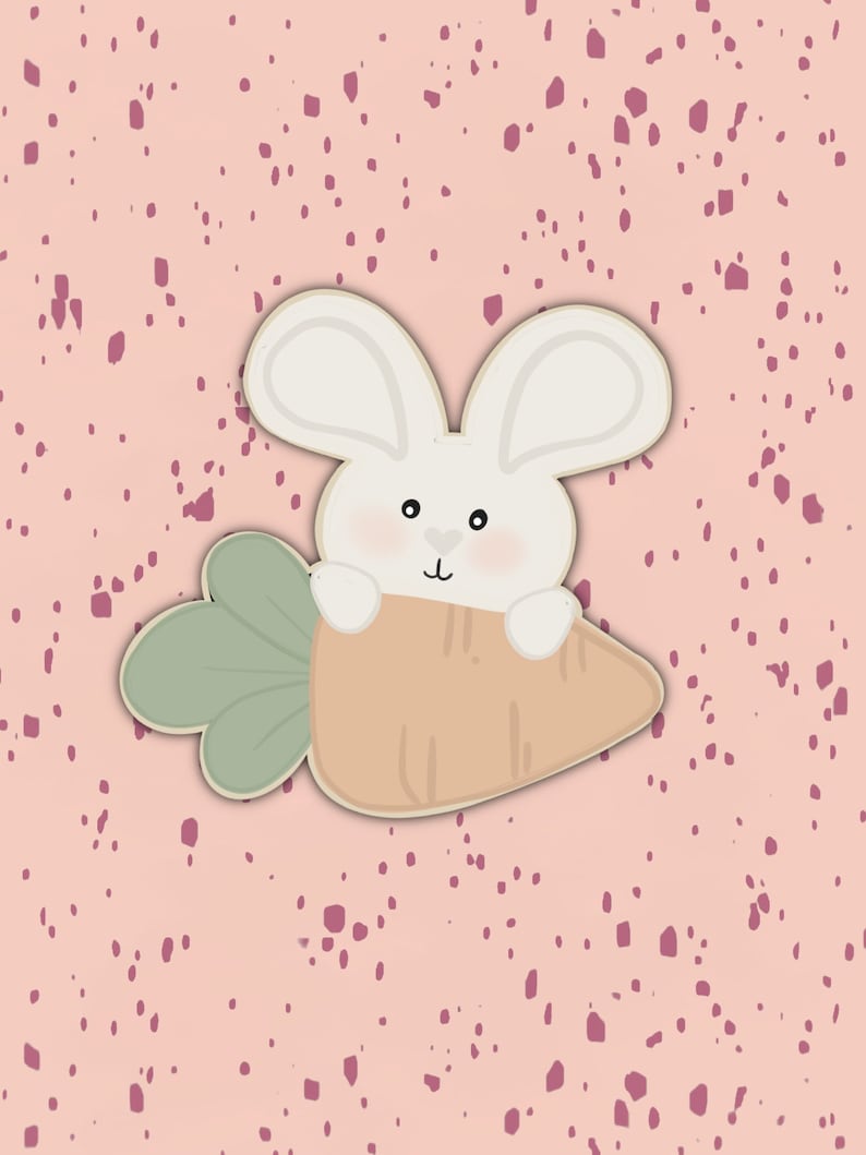 Pu&ograve; includere: Un coniglio bianco che tiene una carota con foglie verdi su uno sfondo rosa con macchie rosa.