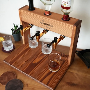 Hochzeitsgeschenk Personalisierte Holz Whisky Karaffe, Spirituosen Spender, Verlobungsgeschenk, Jungvermählten Geschenk, Paar Erste Weihnachtsgeschenkidee Bild 1