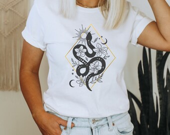 Camisa de serpiente, camisa de sol y luna, camisa de serpiente mística, camisa celestial, camisa oculta, camisa botánica, camisa cottagecore, ropa indie