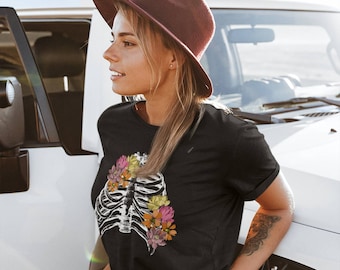Skeleton Flower Halloween Shirt, Skeleton Shirt, Halloween Graphic Tee, Skeleton Bones Shirt, Regalo de Halloween para mujeres