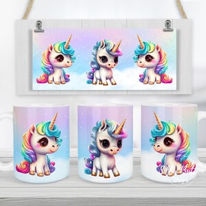 Pode incluir: Três canecas de cerâmica branca com um design de unicórnio colorido. Cada caneca apresenta um unicórnio diferente com uma crina e cauda arco-íris. Os unicórnios têm olhos grandes e olham para a direita. As canecas estão sobre uma superfície branca.