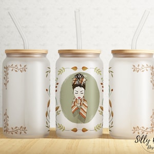 スカーフを巻いた秋の少女 秋の茶色の緑の葉 16 オンス Libbey ガラス缶タンブラー昇華デザイン フルラップ テンプレート、PNG デジタル ダウンロード