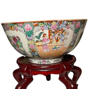 12” Qianlong Period Rose Medallion Punch Bowl Handpainted Porcelain Courtyard Scene.