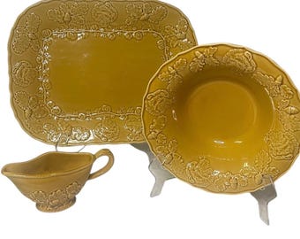 Authentic 1950 Wedgwood Green Majolica Leaf Plates, Green Vine