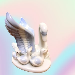 Blue & White Porcelain Swan with Cygnets,4&quot; Tall