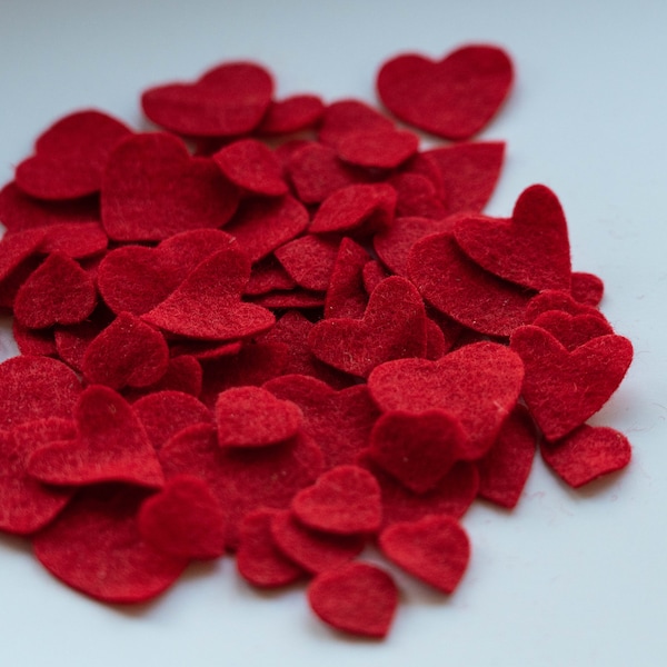 36 mixed red  felt hearts for stitching or gluing; craft work sewing embroidery applique.  36 red felt die cuts. St Valentine's Day.