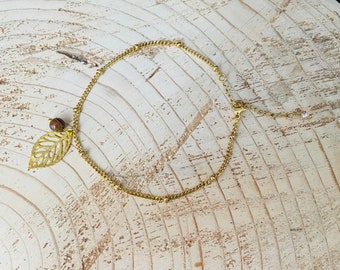 Bracelet de cheville or maille satellite breloque feuille et perle