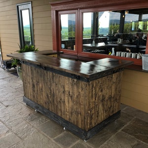 Custom Outdoor Bar | Free Shipping for North Carolina and Surrounding States
