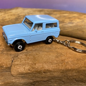 Vintage Ford Bronco die-cast keychain, Bronco keyring, Father&#39;s Day Gift, Off Roading, Bag Charm, Ford Key Chain, Gifts for Dad, Classic Car