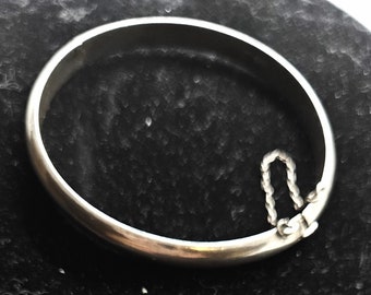 925 Sterling Silver Hinged Bangle Bracelet. Measures approximately 2 1/2" in diameter.