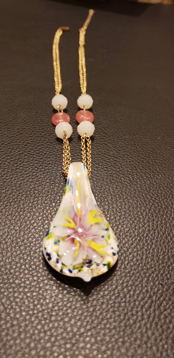 Lovely Vintage Art Glass Floral Necklace