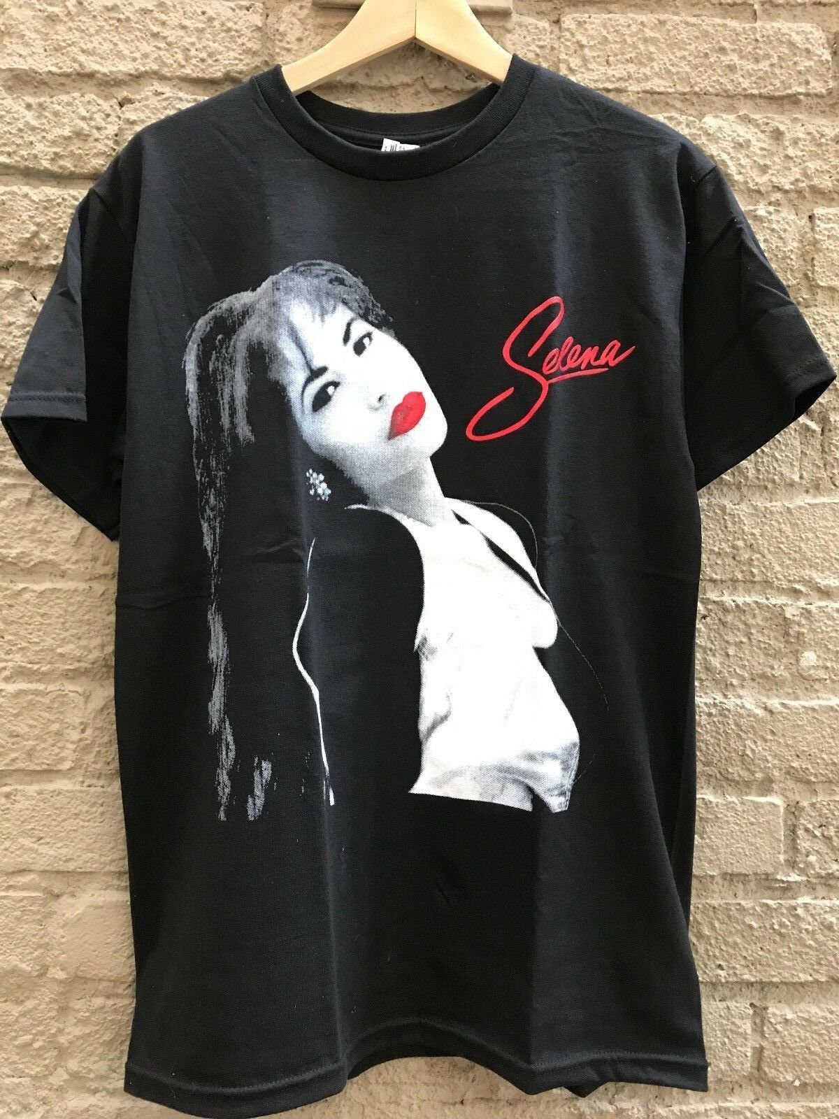 Officially Licensed Selena Latin Queen Graphic Men's Tshirt Size
