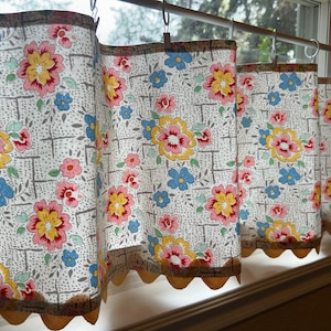 Cafe Curtain, valance, kitchen above the sink curtain or valance. So cute with the retro fabric and large rick-rack trim at the hem.