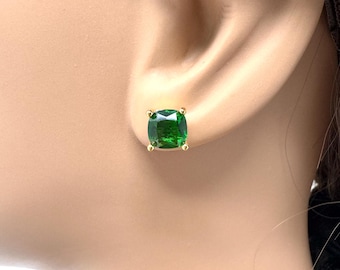 Pendientes de oro de 18 quilates con esmeraldas: Piedra de nacimiento de mayo