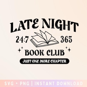 Op de afbeelding: Zwart-wit grafisch ontwerp met de tekst "Late Night 24:7 365 +* Book Club +* Just One More Chapter". De grafiek toont een open boek met een gestileerd ontwerp.