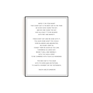 Puede incluir: Impresi&oacute;n tipogr&aacute;fica en blanco y negro con una cita de Ralph Waldo Emerson sobre vivir el momento presente. La cita dice: "Escr&iacute;belo en tu coraz&oacute;n que cada d&iacute;a es el mejor d&iacute;a del a&ntilde;o. Es rico quien posee el d&iacute;a. Y nadie posee el d&iacute;a que permite que sea invadido por la preocupaci&oacute;n y la ansiedad."
