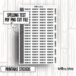 Könnte beinhalten: Blatt mit druckbaren Aufklebern mit dem sich wiederholenden Text "Spelling Test". Die Aufkleber sind weiß mit schwarzem Text und einem schwarzen Zierrand. Die Wörter "PDF PNG CUT FILE" und "Printable Stickers" sind ebenfalls sichtbar.