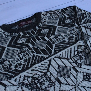 Cambridge Classics by Mervyn's 80's Gray and White Geometric Sweater