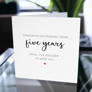 Felicidades por pasar su prueba de cinco años, he decidido conservarle tarjeta, tarjeta del 5º aniversario, regalo del 5º aniversario, tarjeta para él o ella