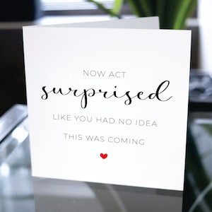 Ahora actúa sorprendida como si no tuvieras idea de que esto iba a pasar, ¿Quieres ser mi tarjeta?, Tarjeta de dama de honor, Tarjeta de dama de honor, Actúa como una dama de honor sorprendida