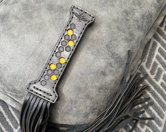 Flogger Stinger Honey Comb | Leather Flogger | Bee Flogger | Bdsm Flogger