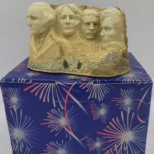 Enesco America National Treasure Shrine of Democracy Mount Rushmore Vintage 1999