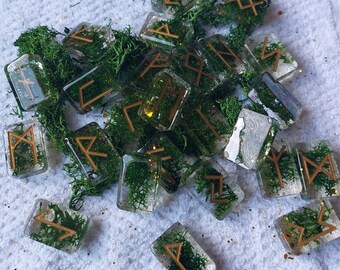 Gold Glitter And Moss Rune Set With Velvet Carrying Bag