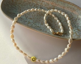 Pearl necklace with smiley, necklace made of freshwater pearls with colorful smiley