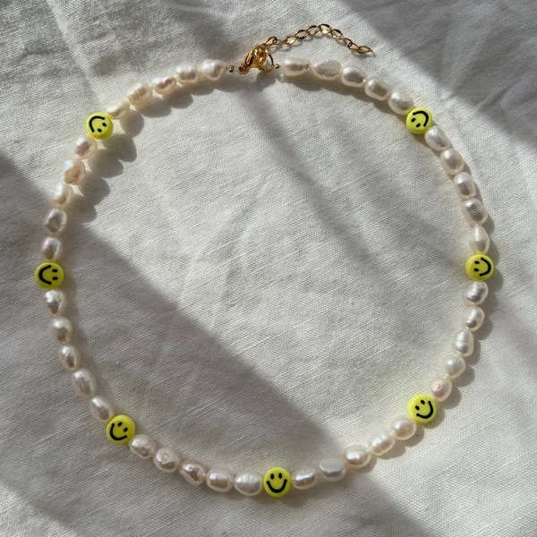 Collier de perles d'eau douce, collier de perles, sautoir, ras de cou avec smileys