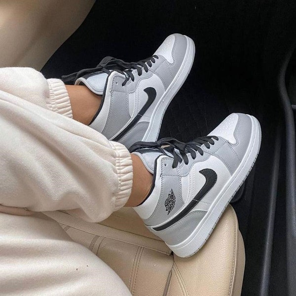 Jordan 1 Light Smoke Grey