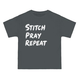 Camiseta "Stitch Pray Repeat" / Camiseta para tejedores / Regalo para crocheteros imagen 13