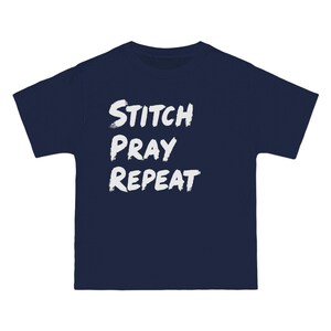 Camiseta "Stitch Pray Repeat" / Camiseta para tejedores / Regalo para crocheteros imagen 11
