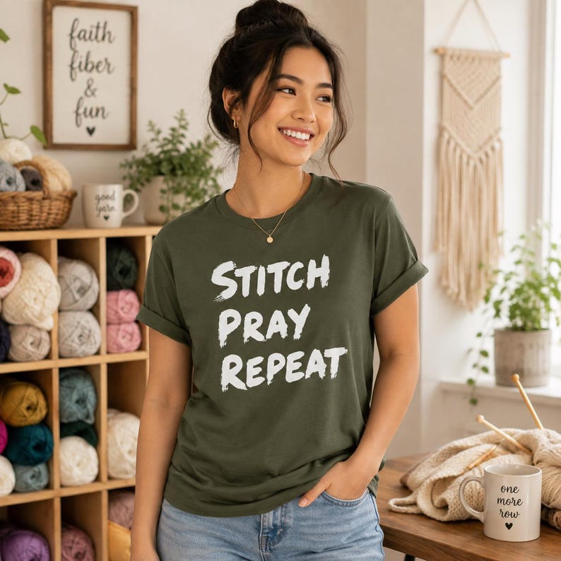 Camiseta "Stitch Pray Repeat" / Camiseta para tejedores / Regalo para crocheteros imagen 8